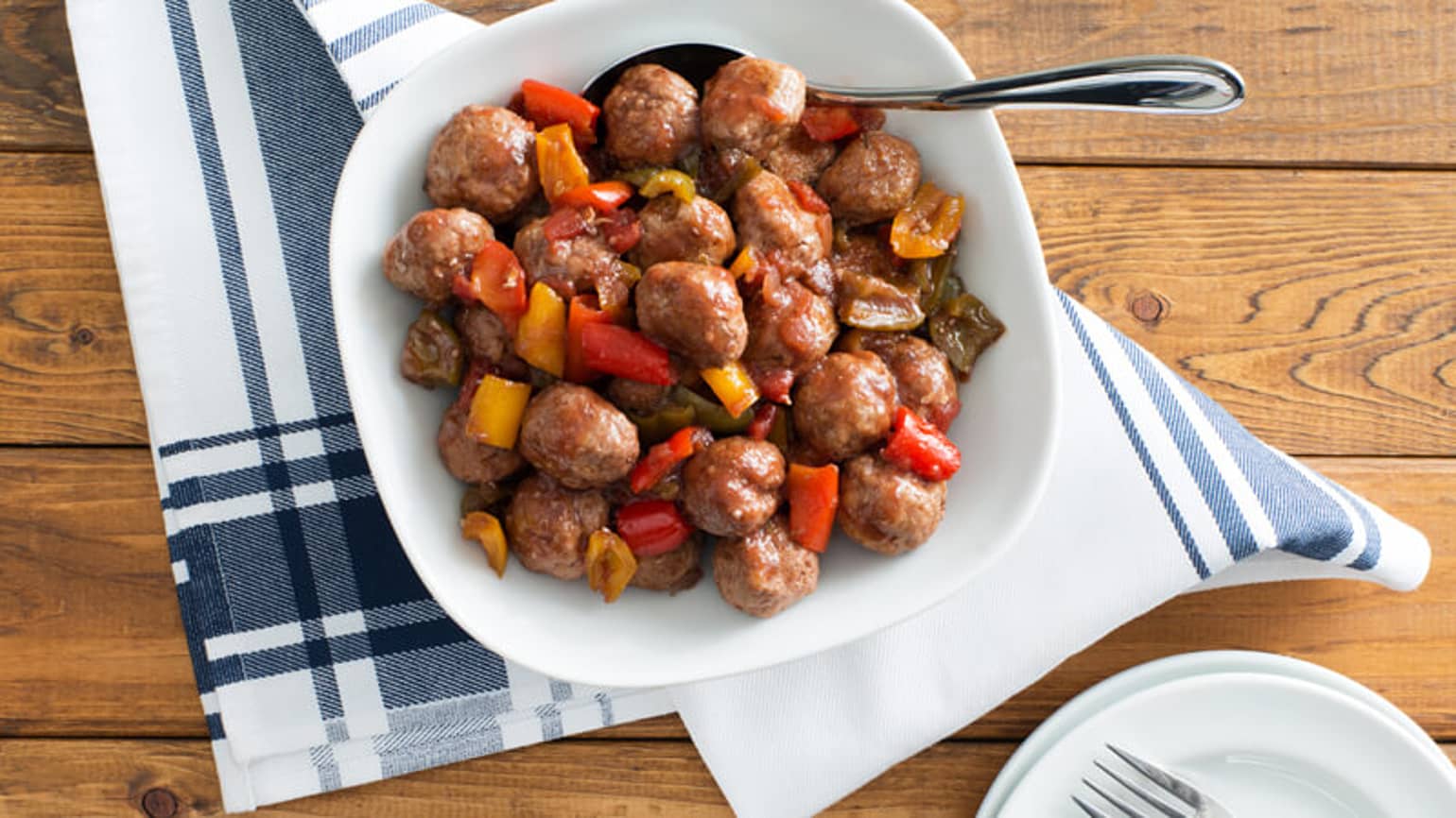 Boulettes De Viande Sucrées Et Relevées Avec Des Piments